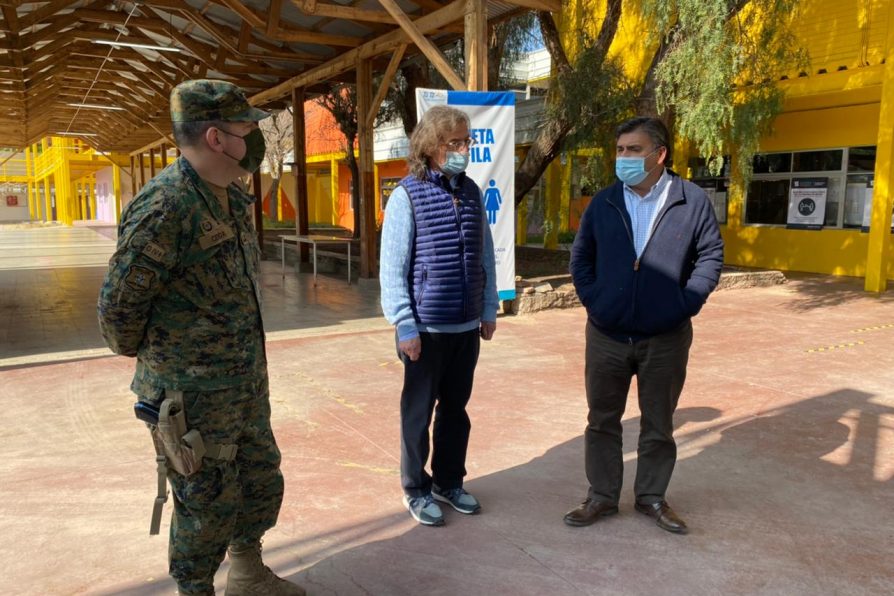 Delegado Presidencial Olavarria recorrió locales de votación ante próxima primarias presidenciales