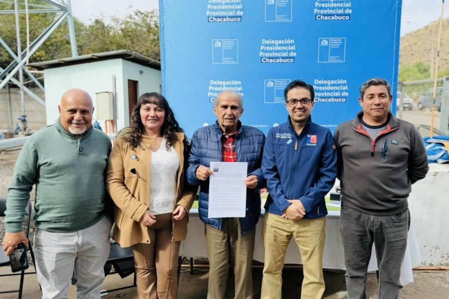 Delegación Presidencial Provincial de Chacabuco entrega Fondo Social Presidente de la República a la APR de Montenegro en Tiltil